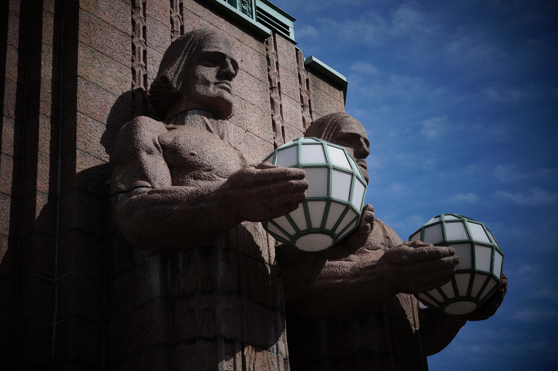 bearinthenorth-helsinki-1562424_1920